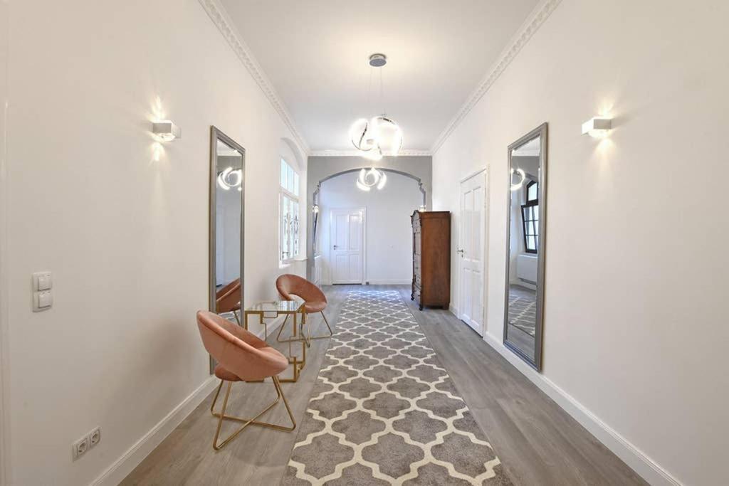 6,5 Luxury Room Apartment - Central Zwickau - 3 Bedrooms - 2 Bathrooms Экстерьер фото
