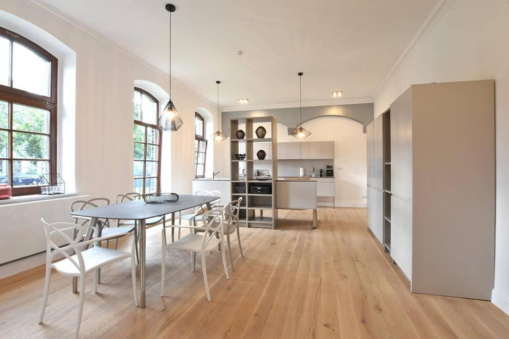 6,5 Luxury Room Apartment - Central Zwickau - 3 Bedrooms - 2 Bathrooms Экстерьер фото