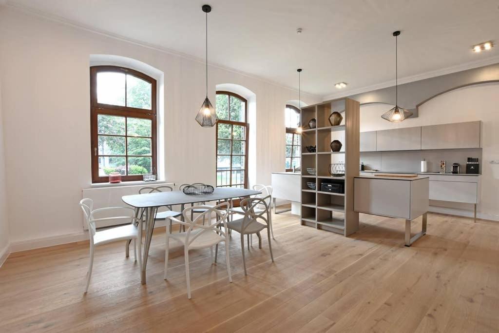 6,5 Luxury Room Apartment - Central Zwickau - 3 Bedrooms - 2 Bathrooms Экстерьер фото